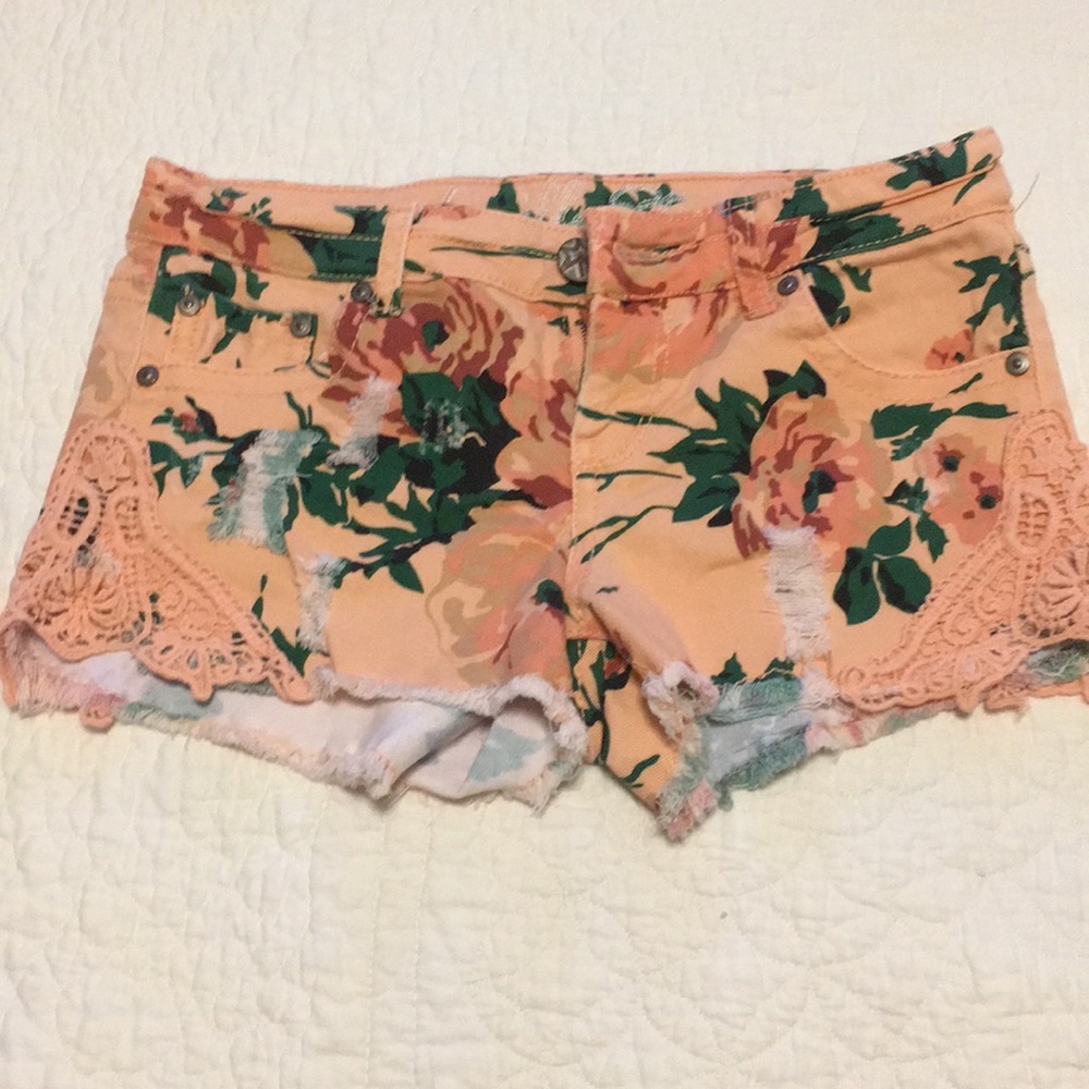 5/$25 Vanilla Star Ripped Crotchet Floral Shorts